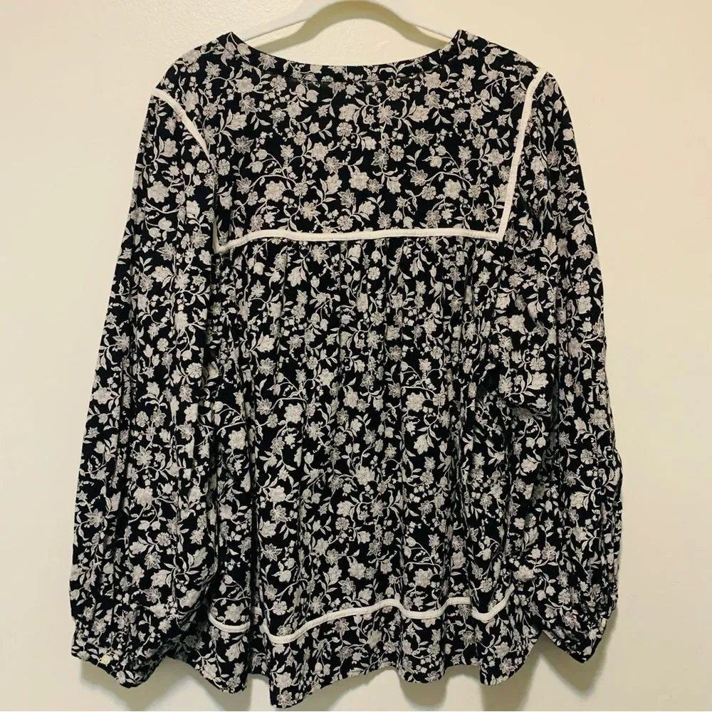 Old Navy Split Neck Boho Top Relaxed Floral Black and White peasant size xxl